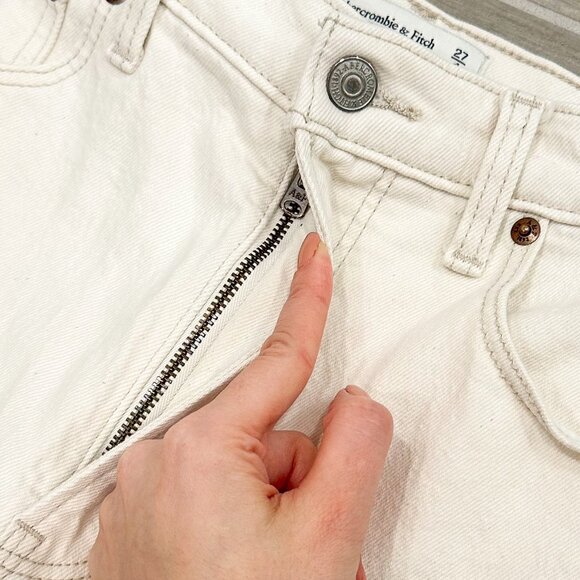 Abercrombie & Fitch The ‘90s Straight Ultra High Rise in Cream Vent Hem Sz 27/4R - Picture 4 of 16